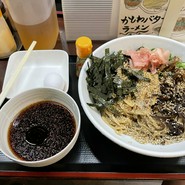 かしわバターラーメン［冷］［大］、無料トッピング（生卵）