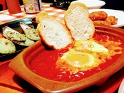 煉獄のたまごという変わった名前の料理。玉子とミートソースをフランスパンに乗せてタベーる！