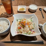 エビマヨランチと烏龍茶