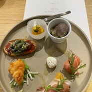 BRACERIA　PASTICCERIA　BOND