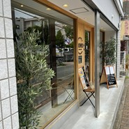 BRACERIA　PASTICCERIA　BOND