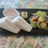小さな隠れ家カフェ ナチュライズ