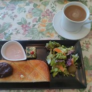 小さな隠れ家カフェ ナチュライズ
