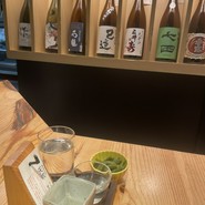 カウンターもテーブル席もあります