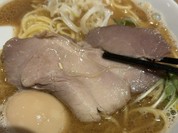 大ぶりで薄切りのチャーシュー！