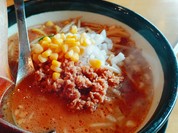 挽き肉とコーン、人気の味噌ラーメン