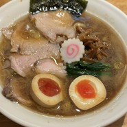 味玉醤油ラーメン1000円！