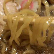 もちもち食感の平打ち麺！