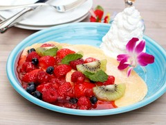 フルーツいっぱいのパンケーキ