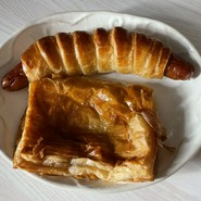 粗挽きソーセージパイ、ミートパイ