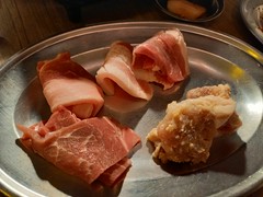 豚ホルモン　我那覇焼肉店