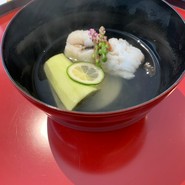 鱧(つるむらさきの花).ナス、たまねぎのお吸い物