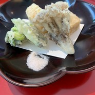 枝豆、舞茸、ナス、胡麻豆腐のてんぷら