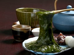 伸びるモチモチわらび餅