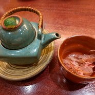 松茸の土瓶蒸し～削りたて花かつおを添え～