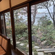 雪がちらちら舞っていました。