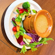 他の店のバーニャカウダーよりも独特でした。