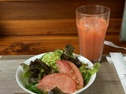 サラダ、ブラッドオレンジジュース