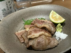 土佐あかうしをブシュカン、塩、わさびで。