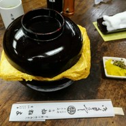 蓋の意味があるのか？ってくらいたまごがデカイ！