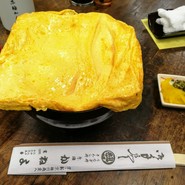 大きくて太い玉子焼きの下にはちょこっと鰻がありました。