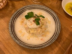 鶏むね肉のタルタル　ポーチドエッグ添え