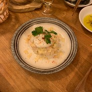 鶏むね肉のタルタル　ポーチドエッグ添え