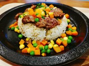 ベヂタブルとビーフと生玉子を混ぜ混ぜして頂くテキサスビーフライス！BBQ