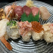 赤酢を使った寿司飯　地物の生しらすと生桜えび✨✨