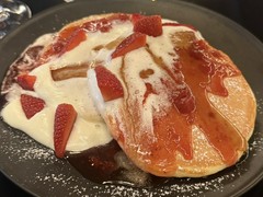 YOLO cafe & bar 渋谷宮益坂店