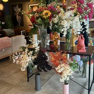 YOLO cafe & bar 渋谷宮益坂店