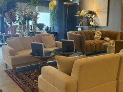 YOLO cafe & bar 渋谷宮益坂店
