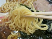 細めのストレート麺！