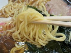 細めのストレート麺！