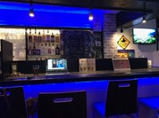 ハワイアンな店内