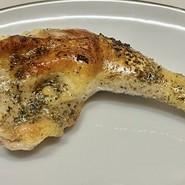 こるどん亭風骨付鶏800円。丸亀名物。当店風にアレンジしました。