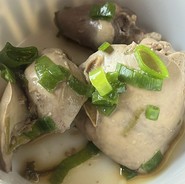 鶏レバーのネギポン酢300円。最近の人気メニューです。