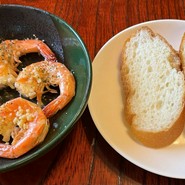 ガーリックシュリンプ。ハワイの人気メニューですね。800円