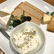 ３種のチーズ盛り