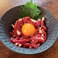 馬刺しユッケ