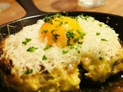 地鶏の月見レアハンバーグつくね