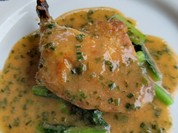 若鶏のソティー　きのこのピューレソース