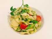 ズワイ蟹、小柱、アスパラのオレキエッテフレスカ　生あおのりの風味