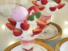 いちごパフェ