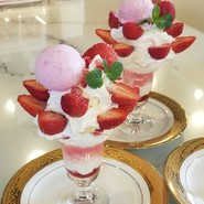いちごパフェ