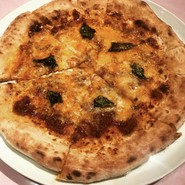 壁の穴　梅田HEPナビオ店