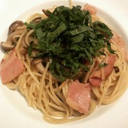 壁の穴　梅田HEPナビオ店