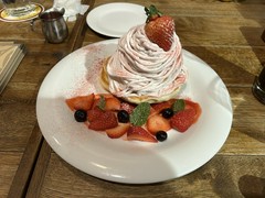 ストロベリーパンケーキ