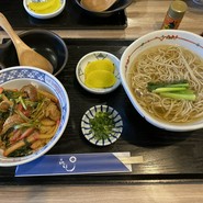 しのだ丼とお蕎麦(温)のセット　出汁うまし😋