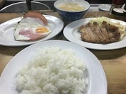 ハムエッグ、ポークソテー、豚汁